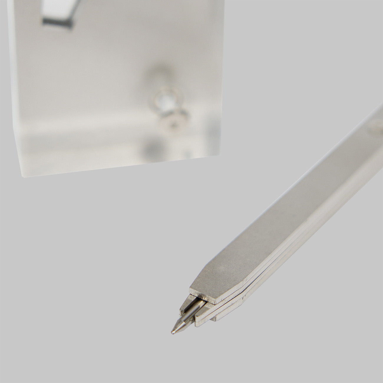 CLAUSTRUM / DESK PEN